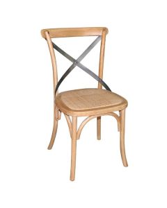 houten-stoelen-met-gekruiste-rugleuning
